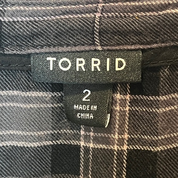 Torrid Plus Size Plaid Hi-Lo Button Front Tunic Top Blouse Size 2 Grunge Gothic - Picture 7 of 12